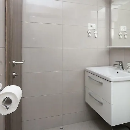 Modern Iva Apartment *