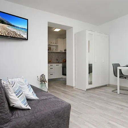 Modern Iva Apartment